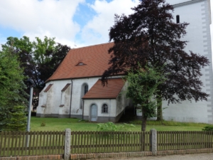 Ansicht der Fassade vom Kirchenschiff – Blick vom Mühlenweg am 7.7.21
