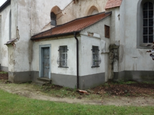 Ansicht nach Arbeitseinsatz vom Kirchenschiff Südseite mit Sakristei vom 8.7.21